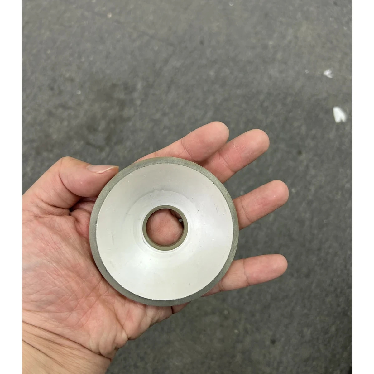 قطعة بيزو عميقة بغطاء كروي ذي فتحة حلقية تُستخدم لمراجعة التفاوتات وتخطيط الفحص