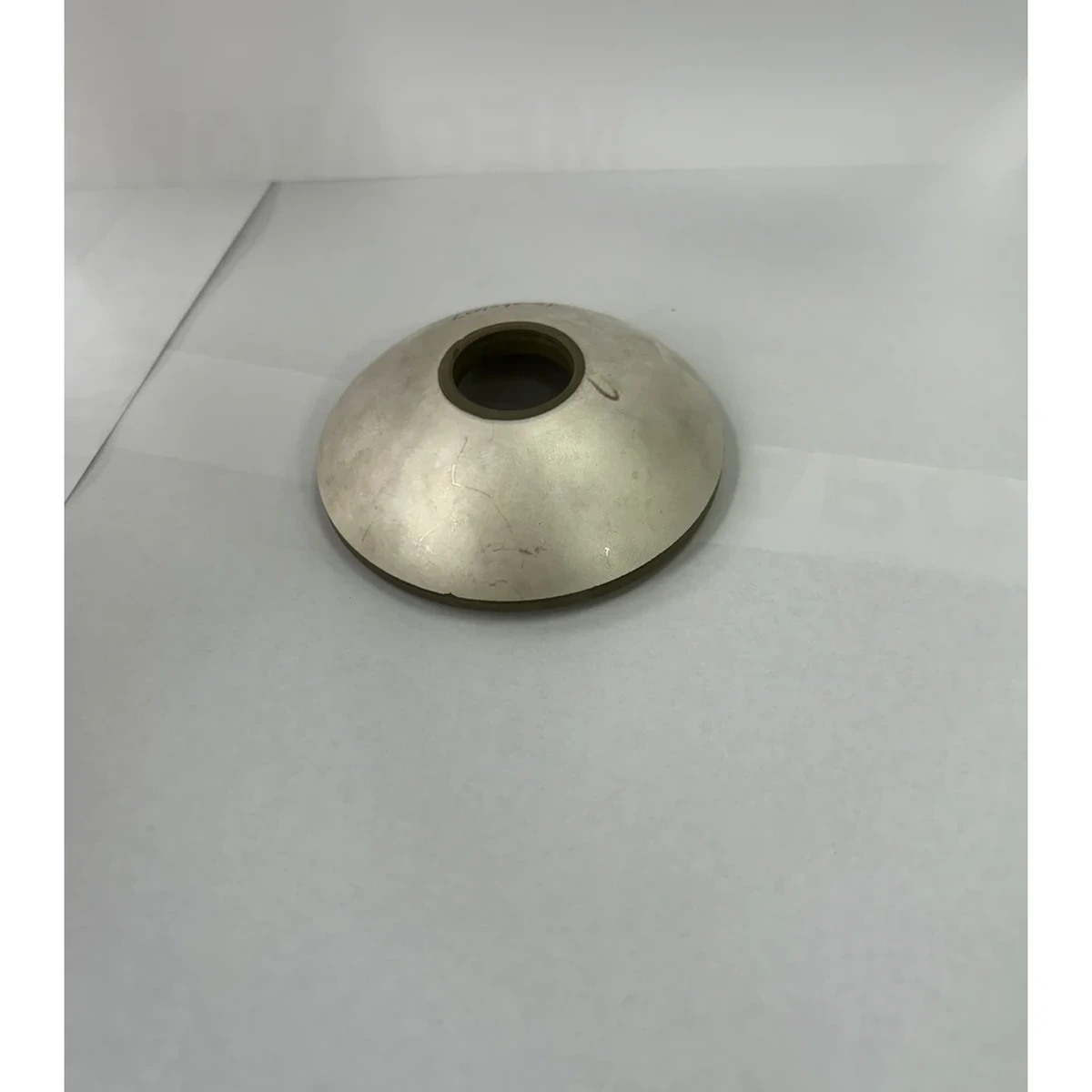 قطعة بيزو بغطاء كروي ذي فتحة حلقية لمراجعة واجهة الموجة المركزة ومحاذاة الطور