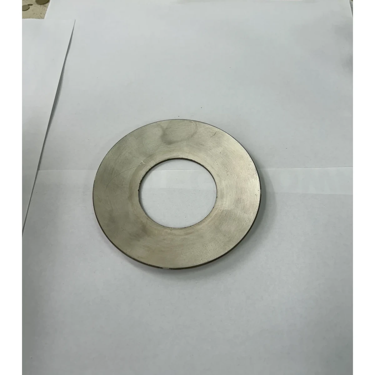 قطعة بيزو بغطاء كروي حلقي مع فتحة مركزية لمراجعة تصميم التجميعات المركزة