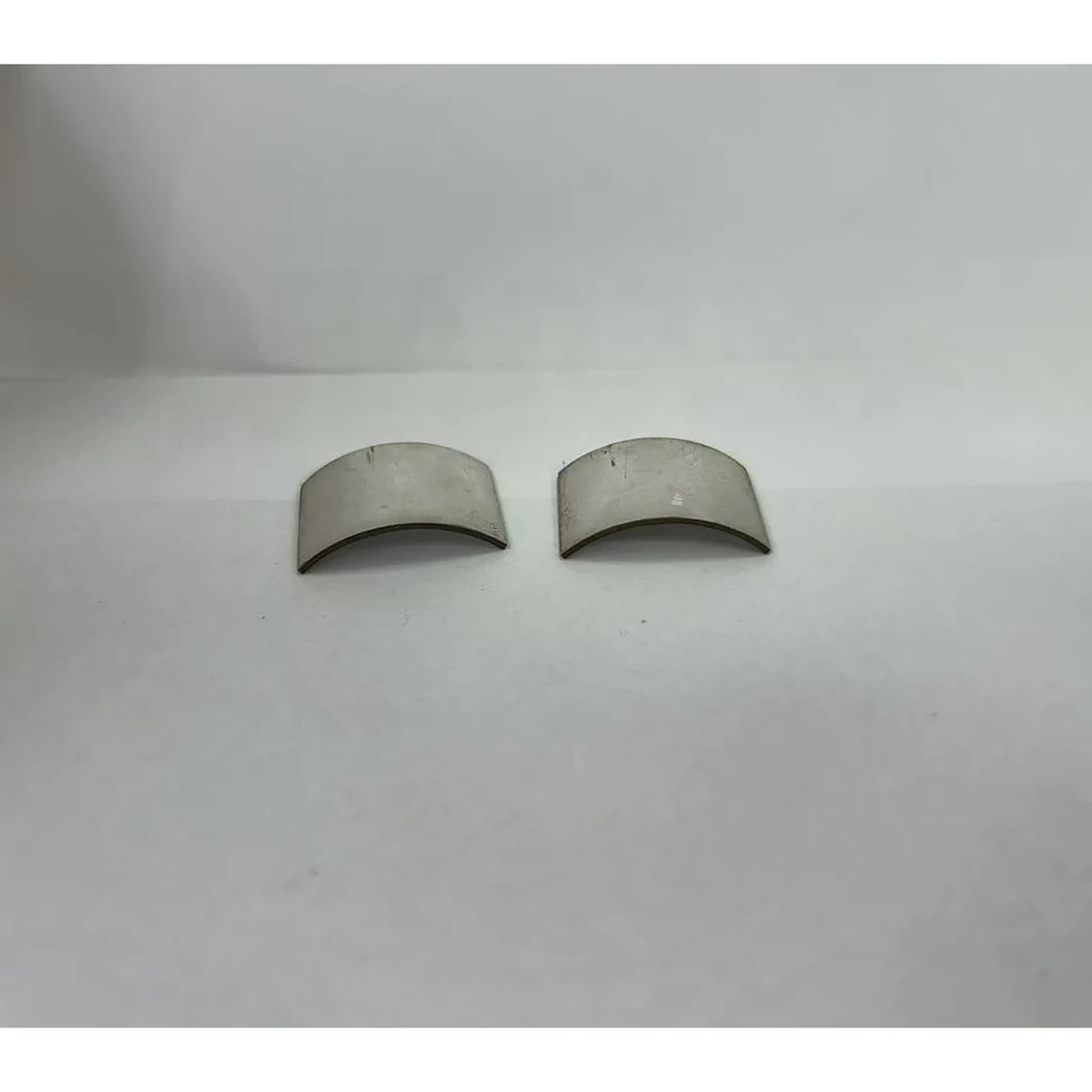 شرائح بيزو منحنية مخصصة تُظهر هندسة الغلاف الجزئي لمقارنة البنية المركزة